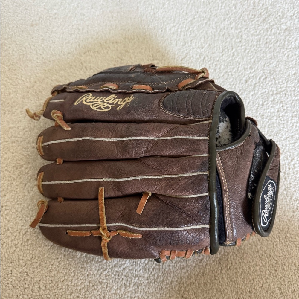 Rawlings Classic Brown Leather Glove